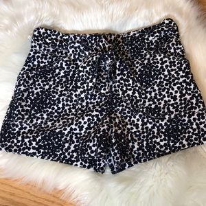 Loft short with sash belt